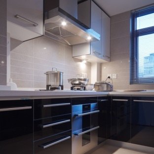 简约厨房的灵动骨骼 橱柜设计效果图与搭配指南