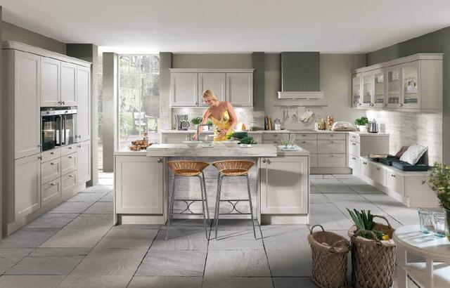 现代简约厨房/餐厅设计 餐桌与岛台的功能划分与橱柜的协调统一